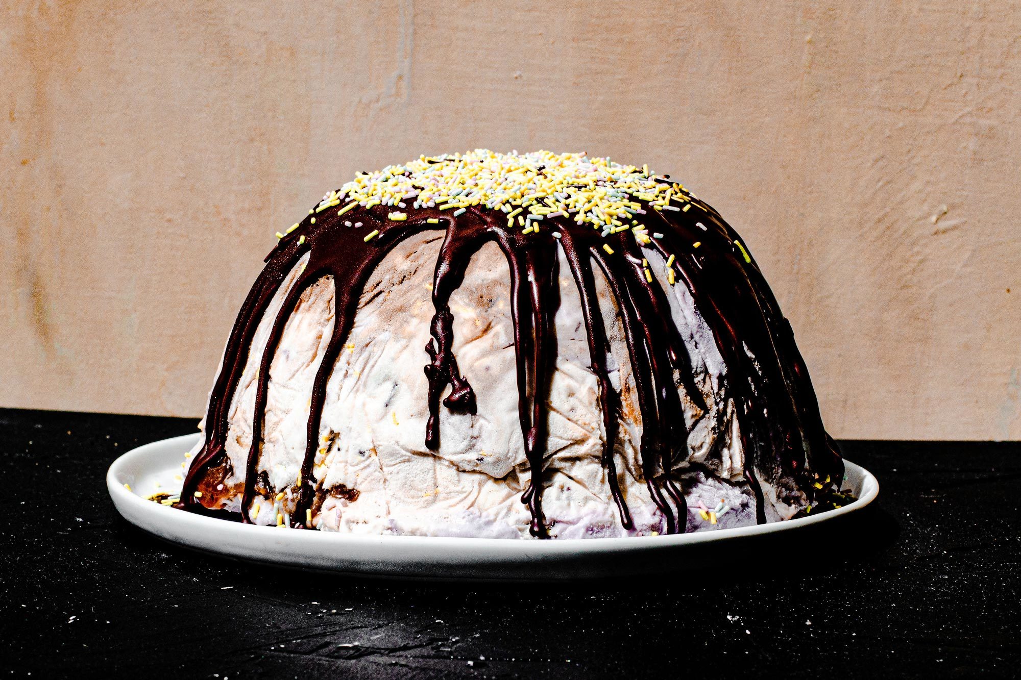 Article-Banana-Split-Ice-Cream-Sundae-Bomb-Dessert-Recipe