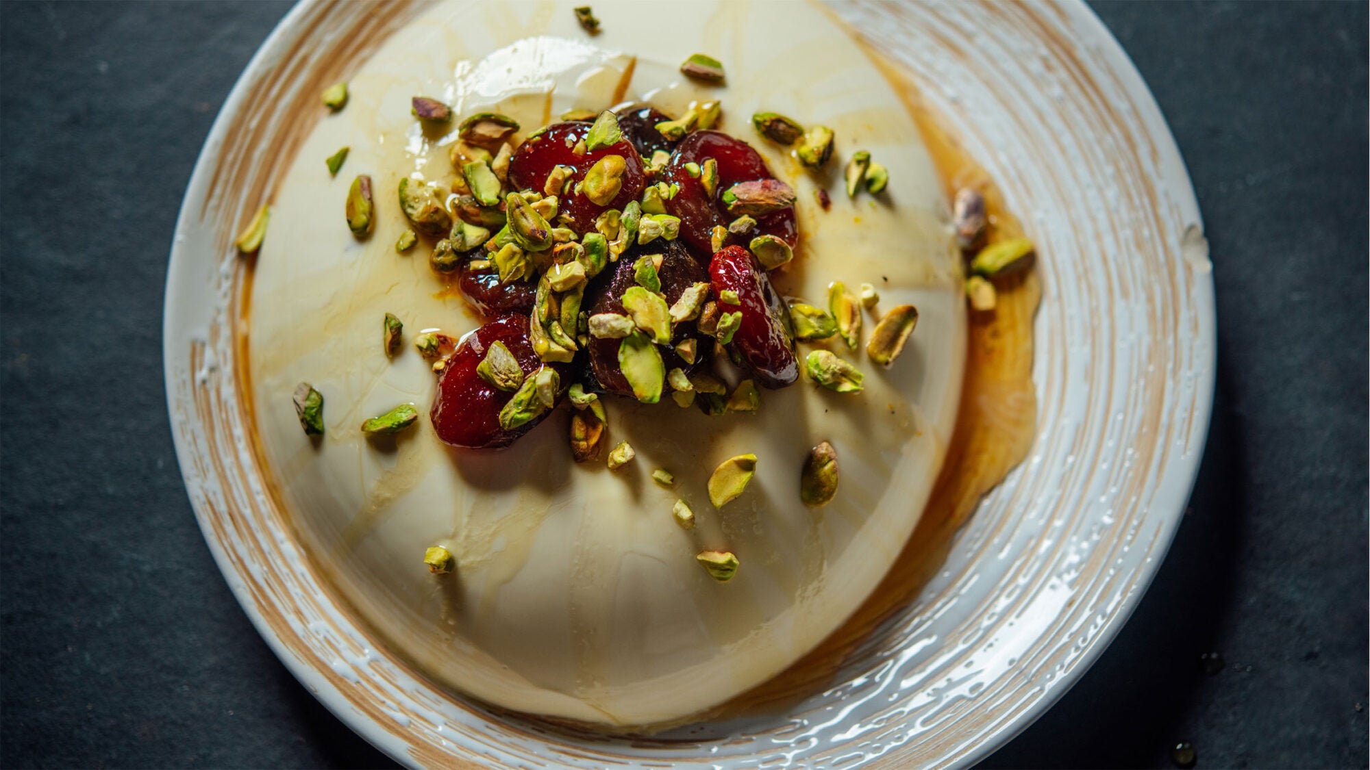 Article-Panna-Cotta-Stewed-Apricot-Fruit-and-Pistachios