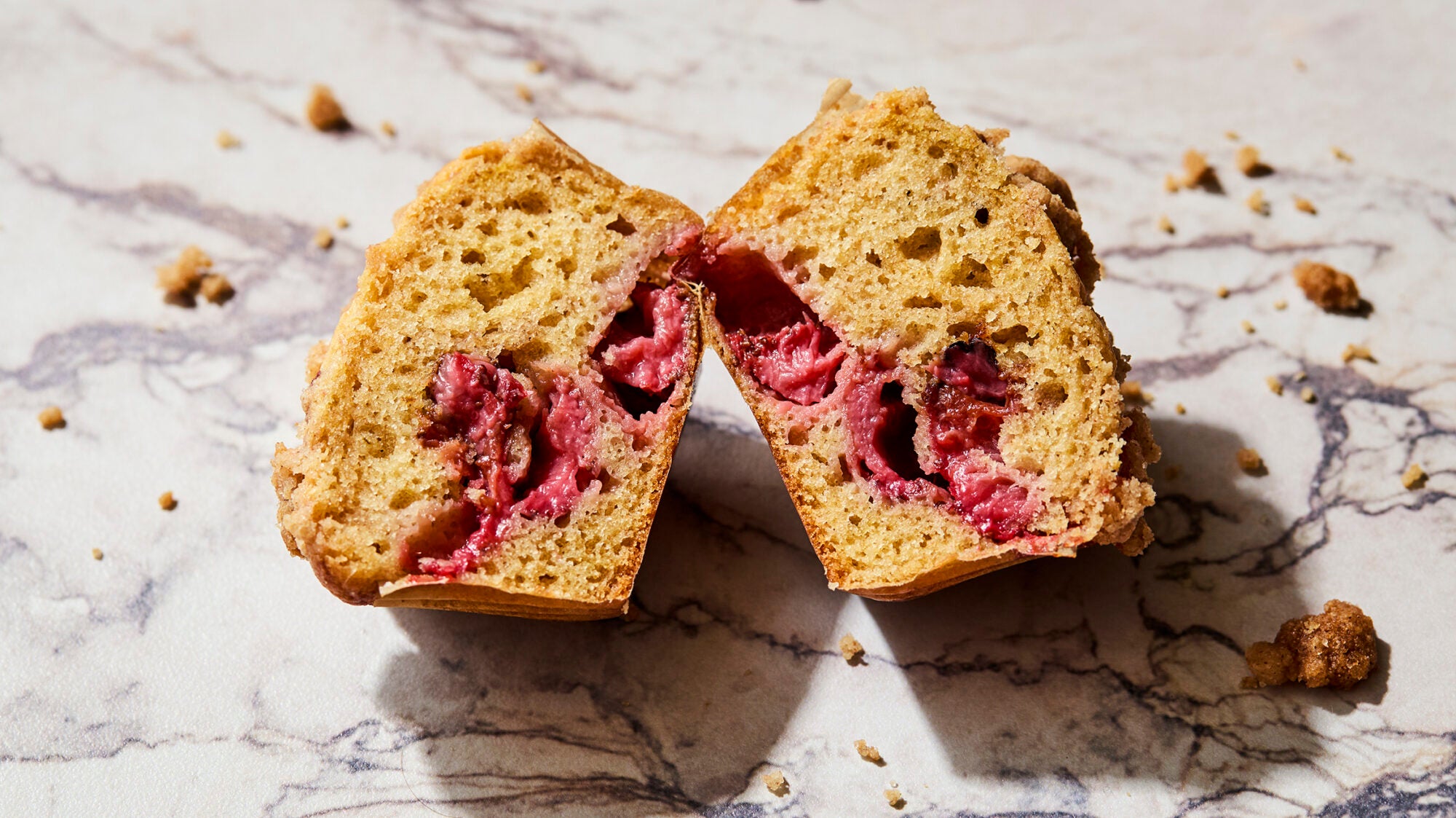 ARTICLE_StrawberryMuffins_ZGregory_Burggraaf-TASTE23254
